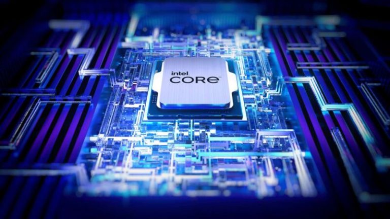 «کلوزآپ پردازنده Intel با نور آبی-بنفش»