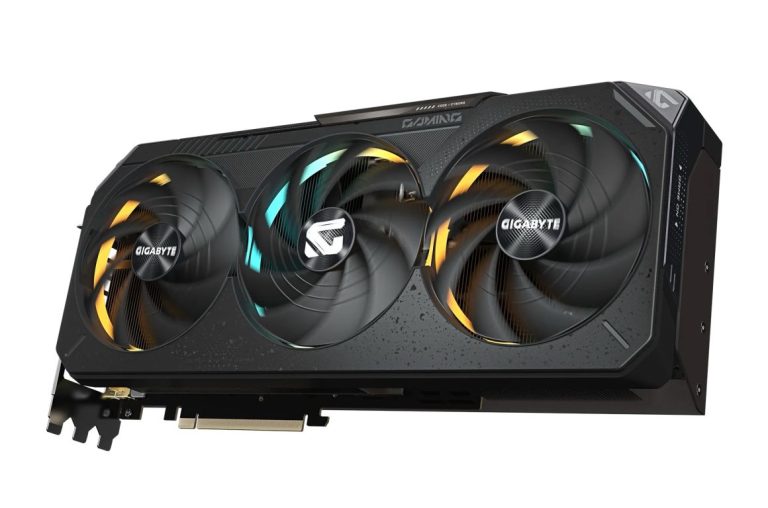 کارت گرافیک 32 گیگابایت گیمینگ با نورپردازی RGB